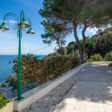 Porticciolo Villa Rio Marina