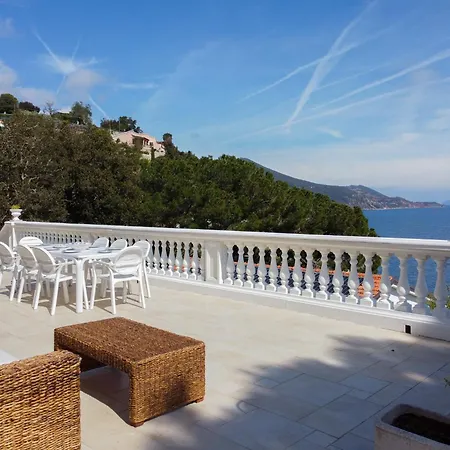 Porticciolo Villa Rio Marina